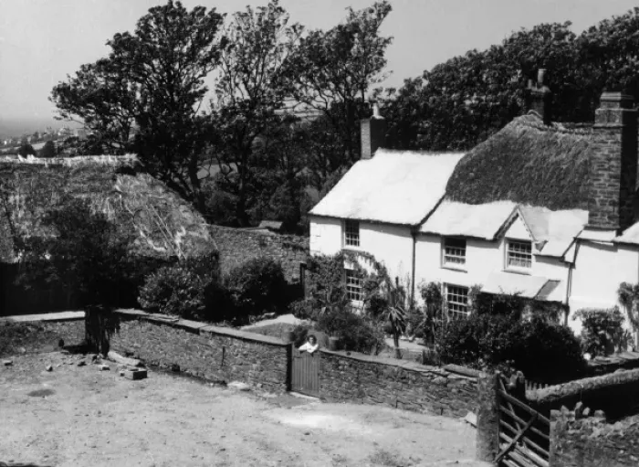 Framed Print : Devonshire Farmhouse Framed Print : Devonshire Farmhouse