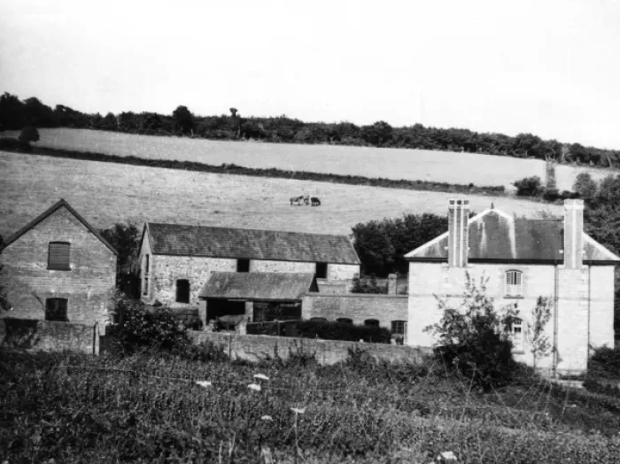Framed Print : Devonshire Farmhouse Framed Print : Devonshire Farmhouse
