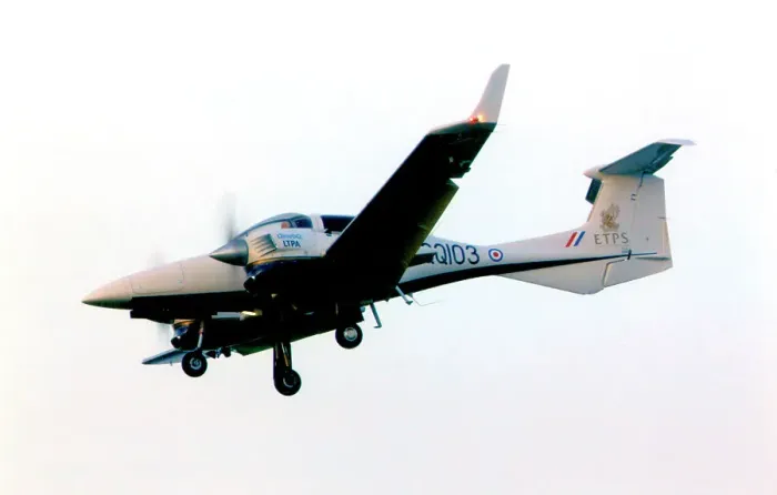 Framed Print : Diamond DA42-MPP Twin Star QQ103 Framed Print : Diamond DA42-MPP Twin Star QQ103