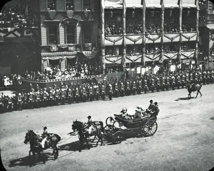Framed Print : Diamond Jubilee - HRH The Duchess of York passing Whitehall Framed Print : Diamond Jubilee - HRH The Duchess of York passing Whitehall
