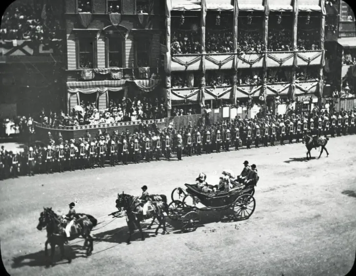 Framed Print : Diamond Jubilee - HRH The Duchess of York passing Whitehall Framed Print : Diamond Jubilee - HRH The Duchess of York passing Whitehall