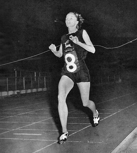Diane Leather winning the mile race