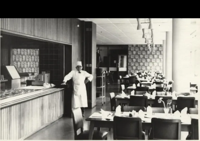 Framed Print : Dining room of Baden Powell House, London Framed Print : Dining room of Baden Powell House, London