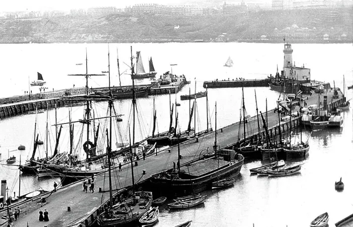 Framed Print : Docks Scarborough boats in harbour Framed Print : Docks Scarborough boats in harbour