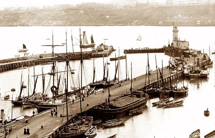 Framed Print : Docks Scarborough boats in harbour Framed Print : Docks Scarborough boats in harbour