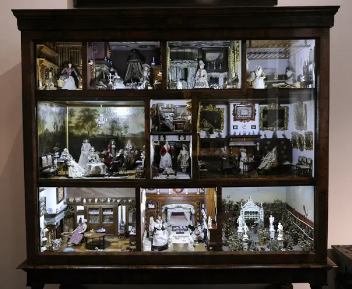Framed Print : Dollhouse (1670-1690) from Petronella de la Court (1624-1707 Framed Print : Dollhouse (1670-1690) from Petronella de la Court (1624-1707