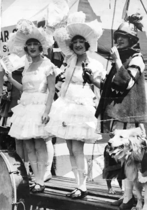 Framed Print : The Dolly Sisters Framed Print : The Dolly Sisters