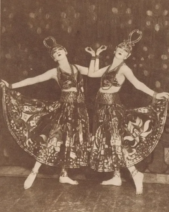 Framed Print : The Dolly Sisters in Oh Les Belles Filles, Paris, 1923 Framed Print : The Dolly Sisters in Oh Les Belles Filles, Paris, 1923