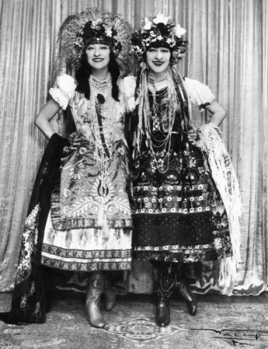 Framed Print : The Dolly Sisters, Paris Framed Print : The Dolly Sisters, Paris