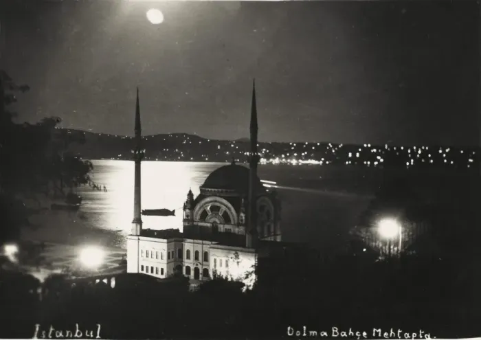 Framed Print : The Dolmabahce Mosque, Constantinople at night Framed Print : The Dolmabahce Mosque, Constantinople at night