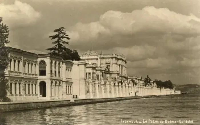 Framed Print : The Dolmabahce Palace, Istanbul Framed Print : The Dolmabahce Palace, Istanbul