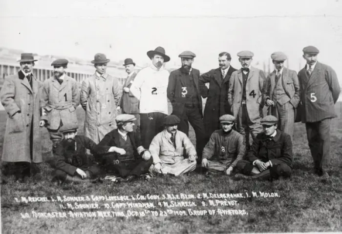 Framed Print : Doncaster Aviation Meeting, 15-23 October 1909. Group in?