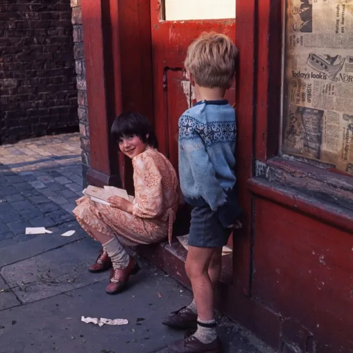 Framed Print : Doorstep Artist 3. Light Pipe Hall Road, Stockton 1970s Framed Print : Doorstep Artist 3. Light Pipe Hall Road, Stockton 1970s