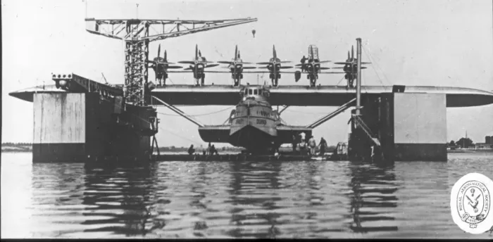 Framed Print : Dornier DoX-1b D-1929 during servicing Framed Print : Dornier DoX-1b D-1929 during servicing