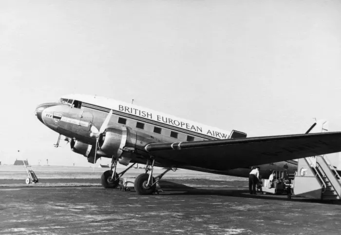 Framed Print : Douglas DC-3 Framed Print : Douglas DC-3