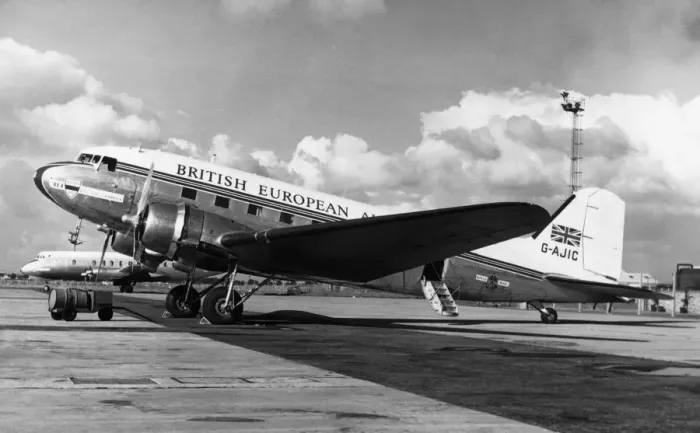 Framed Print : Douglas DC-3 Framed Print : Douglas DC-3