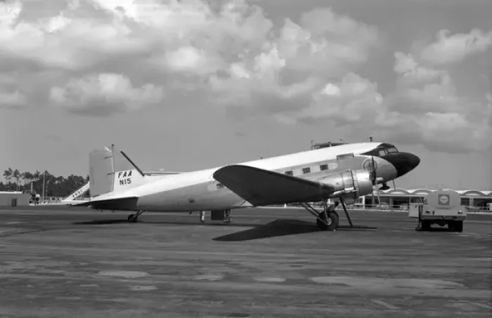 Framed Print : Douglas DC-3 N15 Fa Nassau 1963 Framed Print : Douglas DC-3 N15 Fa Nassau 1963