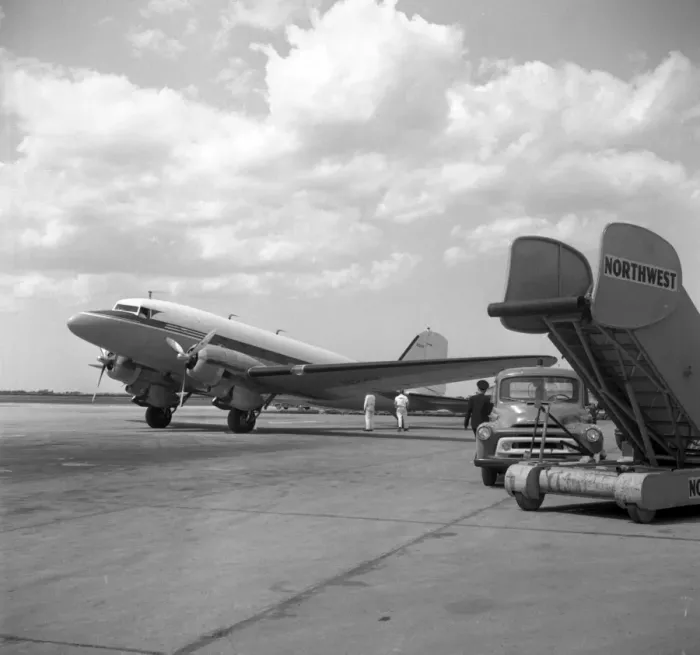 Framed Print : Douglas DC-3 N24V USAF Minn-St Paul Framed Print : Douglas DC-3 N24V USAF Minn-St Paul