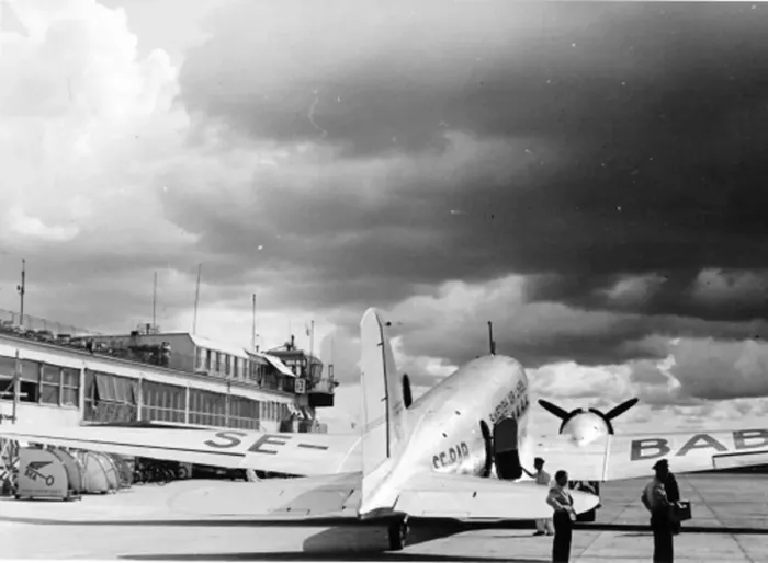 Framed Print : Douglas DC-3 SE-BAB H Framed Print : Douglas DC-3 SE-BAB H