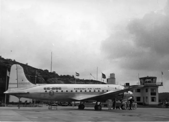 Framed Print : Douglas DC-4 SE-BBE Ostan of Swedish Air Lines Framed Print : Douglas DC-4 SE-BBE Ostan of Swedish Air Lines