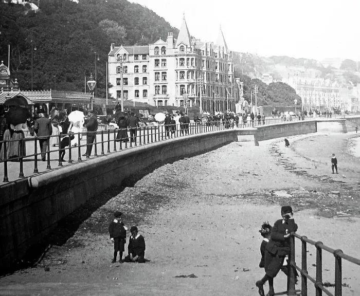Framed Print : Douglas Promenade, Isle of Man, early 1900s Framed Print : Douglas Promenade, Isle of Man, early 1900s