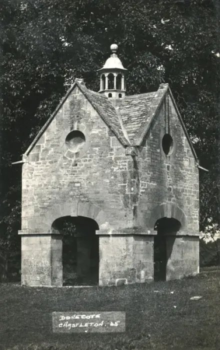 Framed Print : Dovecote at Chastleton, Oxfordshire Framed Print : Dovecote at Chastleton, Oxfordshire