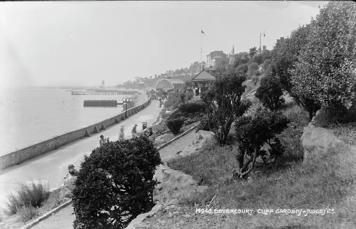 Framed Print : Dovercourt Cliff Gardens Framed Print : Dovercourt Cliff Gardens