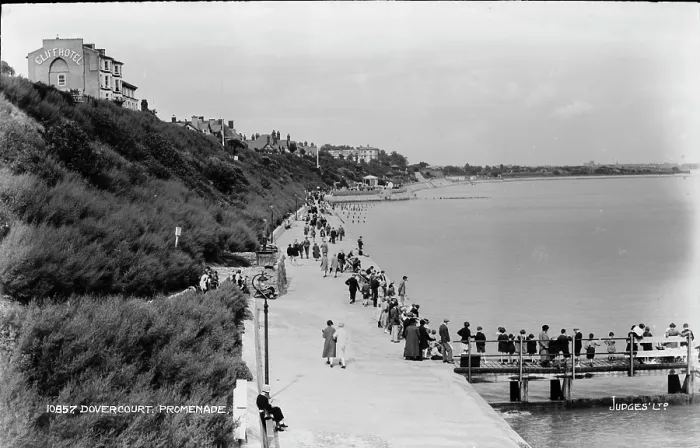 Framed Print : Dovercourt Promenade Framed Print : Dovercourt Promenade