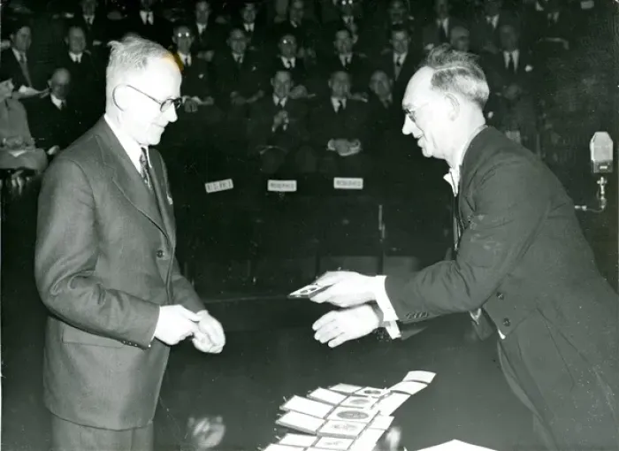 Framed Print : Dr A. A. Griffith (left) receives the Royal Aeronautical ?