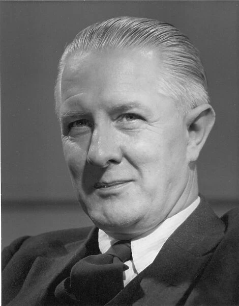 Dr Es Moult CBE - RAeS President (1961-1962)