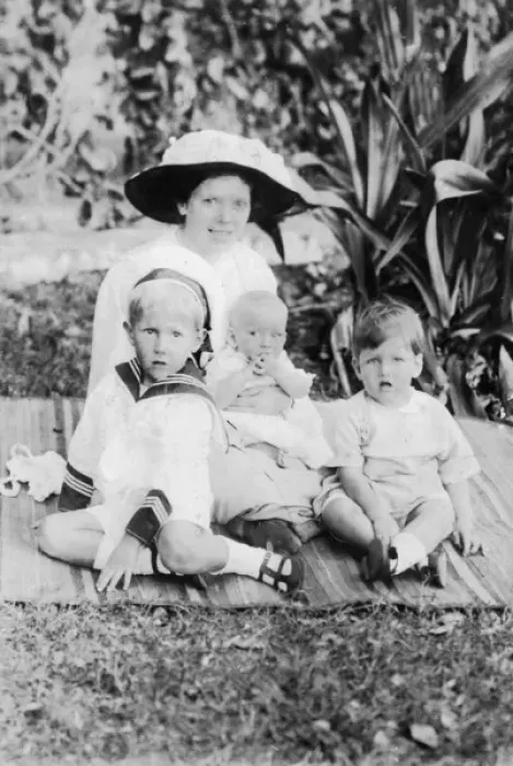 Framed Print : Dr N P Jewells wife and children, Seychelles, WW1 Framed Print : Dr N P Jewells wife and children, Seychelles, WW1