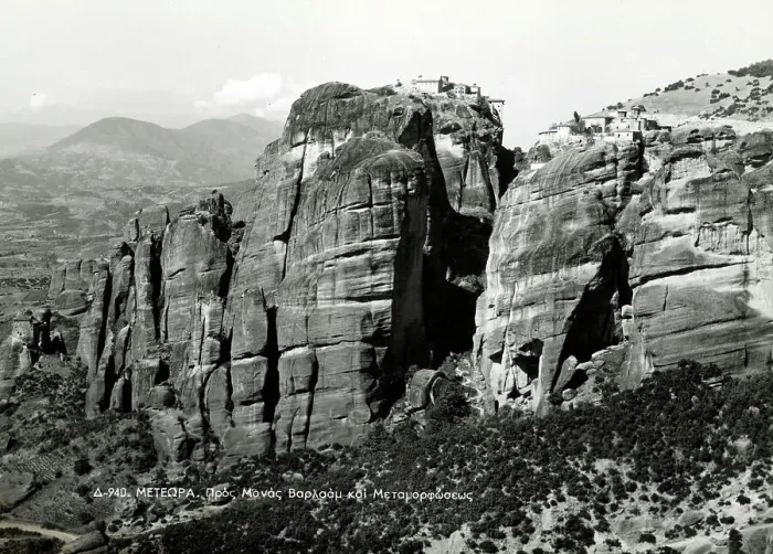 Framed Print : Dramatic clifftop Monasteries on Meteora, Greece Framed Print : Dramatic clifftop Monasteries on Meteora, Greece
