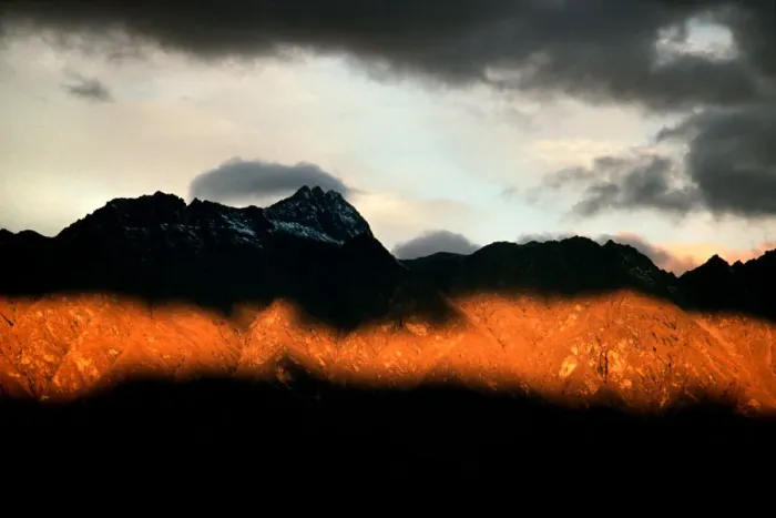 Framed Print : Dramatic light on the Cook range of mountains - New Zealand Framed Print : Dramatic light on the Cook range of mountains - New Zealand