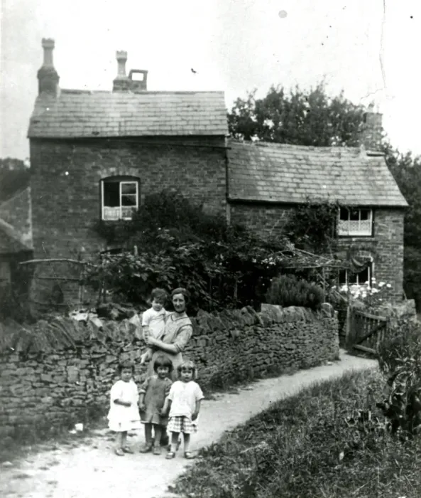 Framed Print : Draycott, Cotswold village, Mrs Roper and her children Framed Print : Draycott, Cotswold village, Mrs Roper and her children