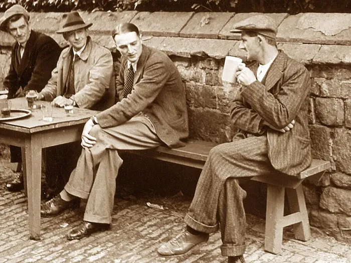 Framed Print : Drinkers at The Falkland Arms, Great Tew Framed Print : Drinkers at The Falkland Arms, Great Tew