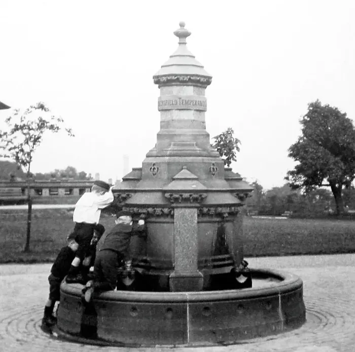 Framed Print : Drinking Fountain, Greenhead Park, Huddersfield, early 1900s Framed Print : Drinking Fountain, Greenhead Park, Huddersfield, early 1900s