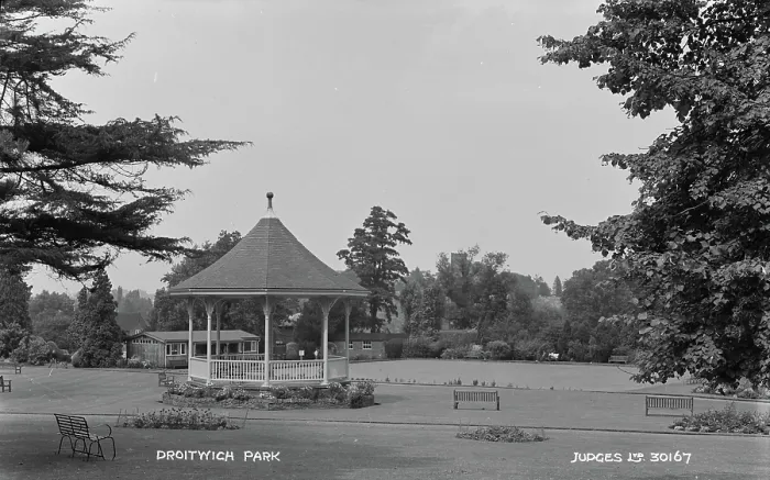 Framed Print : Droitwich Park Bandstand Framed Print : Droitwich Park Bandstand