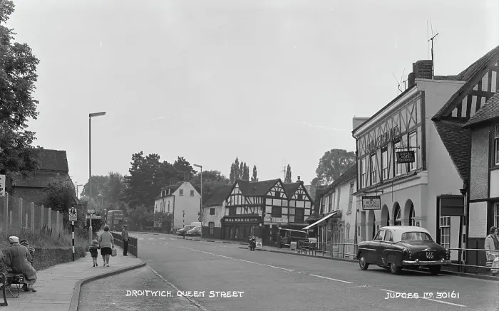 Framed Print : Droitwich Queen Street Framed Print : Droitwich Queen Street