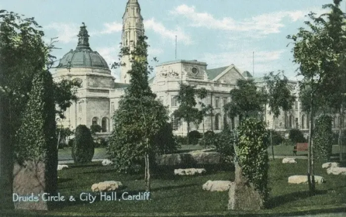 Framed Print : Druids Circle and City Hall, Cardiff, Wales