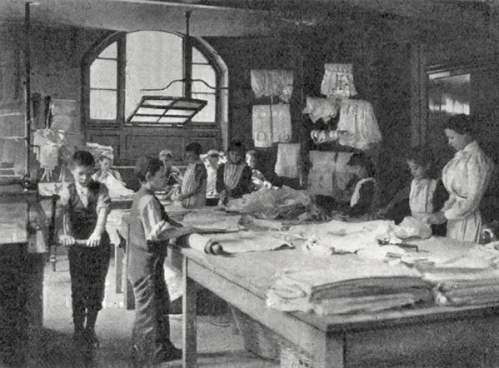 Framed Print : Drury Lane Day Industrial School, London - Laundry Framed Print : Drury Lane Day Industrial School, London - Laundry