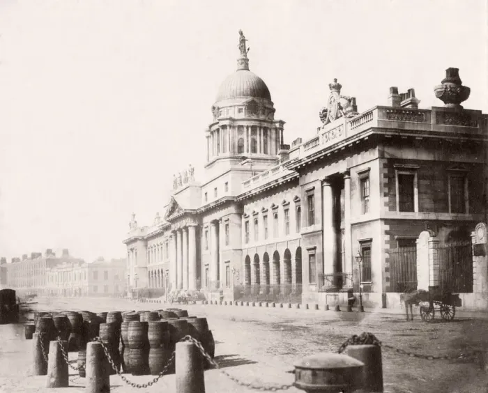 Framed Print : Dublin - customs house on bank of River Liffey Framed Print : Dublin - customs house on bank of River Liffey