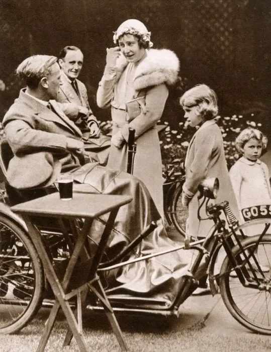 Framed Print : Duchess of York and daughters - Disabled Soldiers Sale Framed Print : Duchess of York and daughters - Disabled Soldiers Sale