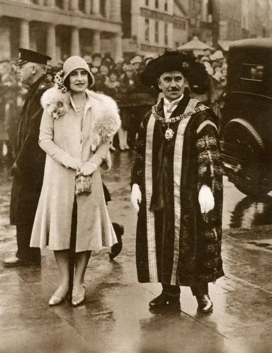 Framed Print : Duchess of York in Mansfield, Notts, pictured with the Mayor Framed Print : Duchess of York in Mansfield, Notts, pictured with the Mayor