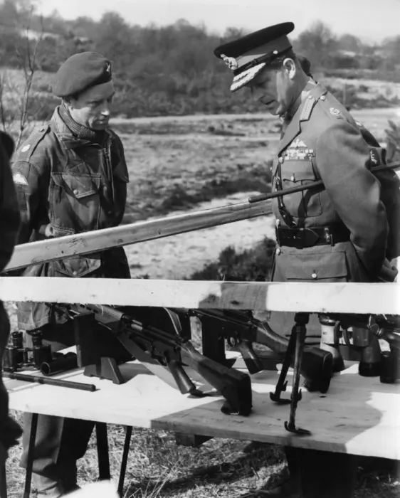 Framed Print : Duke of Edinburgh inspecting paratroopers weapons Framed Print : Duke of Edinburgh inspecting paratroopers weapons