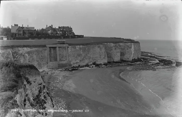 Framed Print : Dumpton Gap, Broadstairs Framed Print : Dumpton Gap, Broadstairs