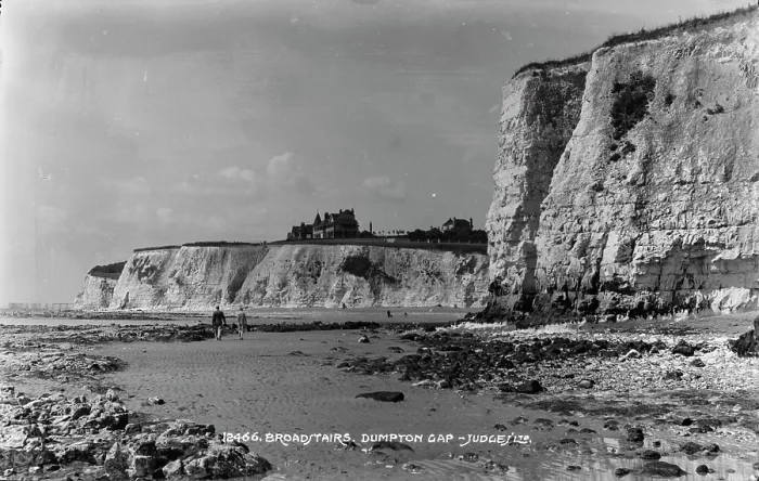 Framed Print : Dumpton Gap, Broadstairs Framed Print : Dumpton Gap, Broadstairs