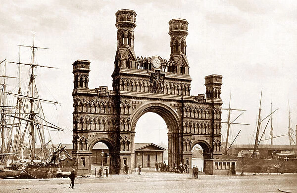 Dundee Royal Arch early 1900s