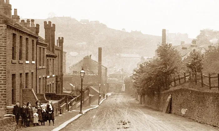 Framed Print : Dunford Road, Holmfirth