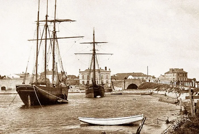 Framed Print : Dungarvan Harbour early 1900s Framed Print : Dungarvan Harbour early 1900s
