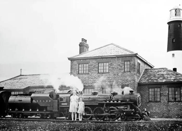 Framed Print : Dungeness, Romney Hythe and Dymchurch Railway in 1937 Framed Print : Dungeness, Romney Hythe and Dymchurch Railway in 1937